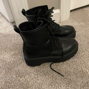 Steve Madden Bettyy platform boots
